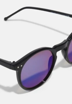 Pier One UNISEX - Sonnenbrille - Black/blue 11 Pier One UNISEX - Sonnenbrille - Black/blue -Pier One 11f17cbd777a412ba39007dce293526f