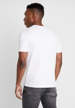 Pier One T-Shirt Basic - Mottled Bordeaux/white 10 Pier One T-Shirt Basic - Mottled Bordeaux/white -Pier One 1b42cbb34d8a422aa41db3eea3ef5d6d