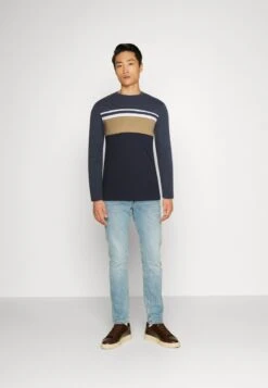 Pier One Langarmshirt - Dark Blue 9 Pier One Langarmshirt - Dark Blue -Pier One 1e868dfd9bb14e278e9fe93916ed66f2