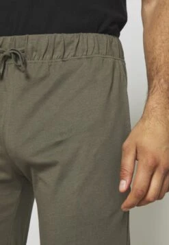 Pier One 2 PACK - Nachtwäsche Hose - Black/khaki 13 Pier One 2 PACK - Nachtwäsche Hose - Black/khaki -Pier One 2d7e8aabb1c34004a160f9bd3c559011