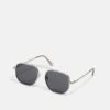 Pier One Sonnenbrille - Silver-coloured 1 Pier One Sonnenbrille - Silver-coloured -Pier One 4ac756a90d1641d7b0579f1c754b2570 1
