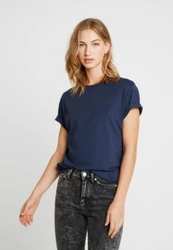 Pier One T-Shirt Basic - Dark Blue 11 Pier One T-Shirt Basic - Dark Blue -Pier One 76bdc4f2b63a41d0960f2711d80eddd1