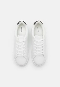 Pier One UNISEX - Sneaker Low - White 11 Pier One UNISEX - Sneaker Low - White -Pier One 7e4c4c5ef618483e8d97e3f2dc8cd5b1