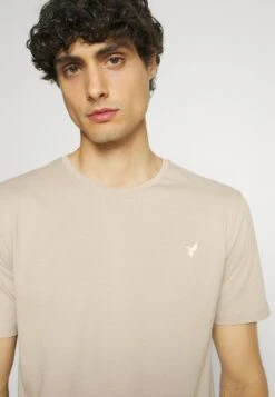 Pier One 5 PACK - T-Shirt Basic - Dark Grey/dark Blue/olive 13 Pier One 5 PACK - T-Shirt Basic - Dark Grey/dark Blue/olive -Pier One 81ca3230dbe2475a9421f41f39991c57