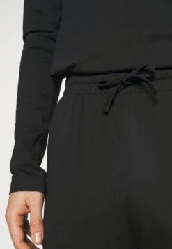 Pier One Nachtwäsche Set - Black 12 Pier One Nachtwäsche Set - Black -Pier One 842cc55e81224f6ca06ad94aae25d25c