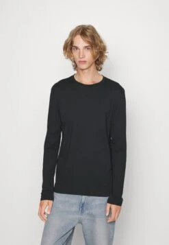 Pier One 5 PACK - Langarmshirt - White/dark Blue/black 9 Pier One 5 PACK - Langarmshirt - White/dark Blue/black -Pier One 91e9842b8a8f4e079ae9ef3d28ad4743