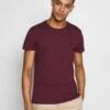 Pier One T-Shirt Basic - Bordeaux 1 Pier One T-Shirt Basic - Bordeaux -Pier One 960df8d62e7b47a6822fb4f27e309b57