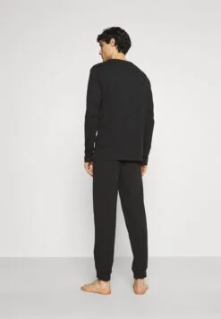 Pier One Nachtwäsche Set - Black 10 Pier One Nachtwäsche Set - Black -Pier One b9b8fb88b64649ea840444d93817e424