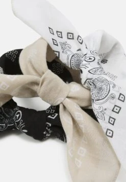 Pier One BANDANA UNISEX 3 PACK - Tuch - Black/white/beige 10 Pier One BANDANA UNISEX 3 PACK - Tuch - Black/white/beige -Pier One c2ede95d3e4443e6ac8cd75fce932acc