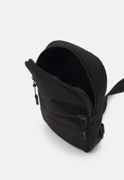 Pier One Gürteltasche - Black 11 Pier One Gürteltasche - Black -Pier One c75c8bdf8b8541419b96d7dba0f5d743