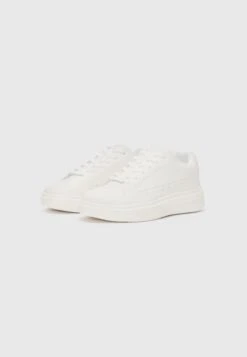 Pier One Trainers - White/gold-coloured -Pier One dcb76ab026e5458e80204edd2eb38609
