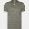 Pier One Poloshirt - Olive 2 Pier One Poloshirt - Olive -Pier One f21c0b2b47da44f6a6e3b68e1a627032