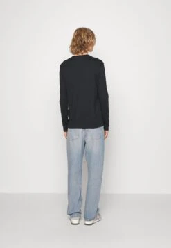 Pier One 5 PACK - Langarmshirt - White/dark Blue/black 10 Pier One 5 PACK - Langarmshirt - White/dark Blue/black -Pier One f535302a43fa4b80a1a3b6c44bddcdfe